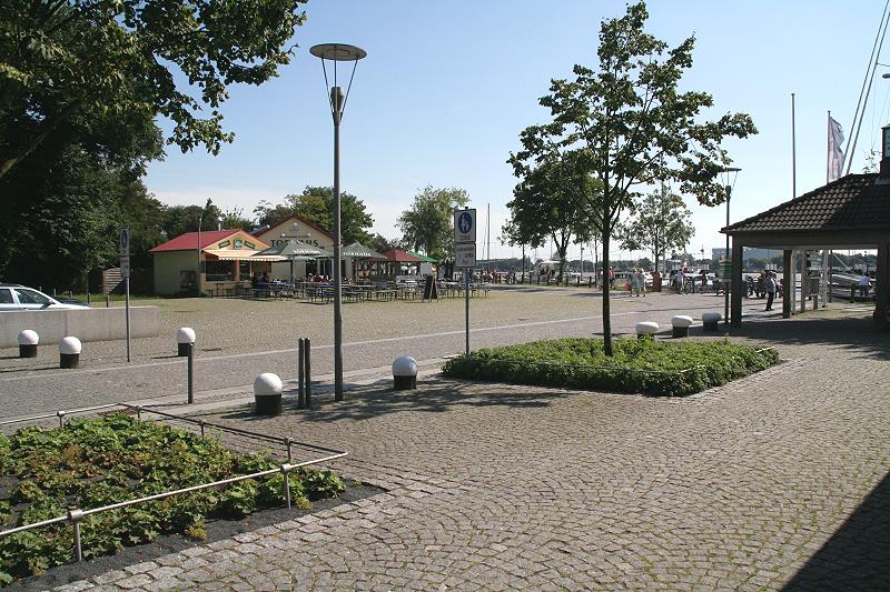 Datei:Gusatv-Meyer-Platz-2014.jpg