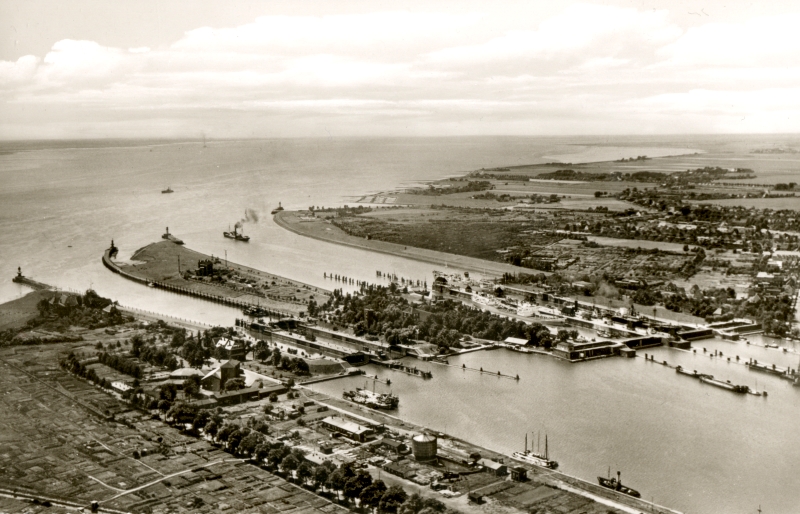 Datei:PAN-E011 Schleuse, Elbe-1960er.jpg