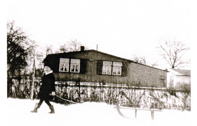 Datei:Schulgebäude (Baracke 1946).jpg