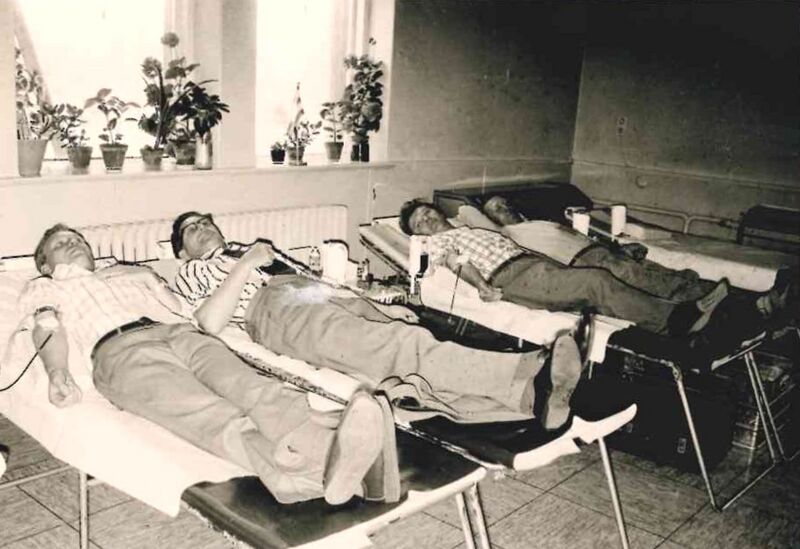 Datei:1975-Blut spenden-Kali-1.jpg