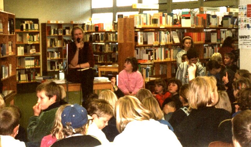 Datei:1998.11.-CorneliaFunke,Lesung-4.jpg