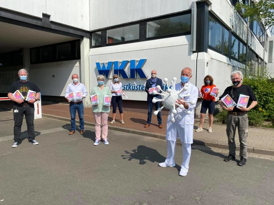 Am Ende konnte Jens Rusch über die Firma Expert in Brunsbüttel 50 Tablet-PC anschaffen und über den Hospiz- und Palliativverband an Palliativ-Einrichtungen an der gesamten Westküste verteilen. Das WKK bekam elf Tablets!