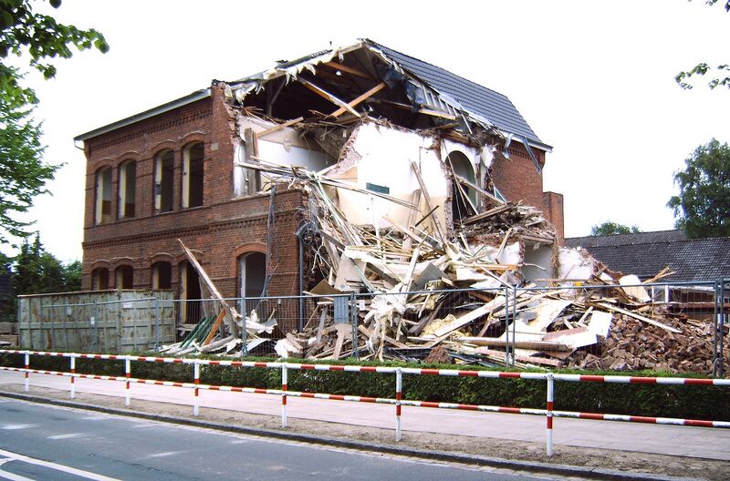 Datei:(UB) 05-05-24 - Abriss Schule Nord 04.jpg