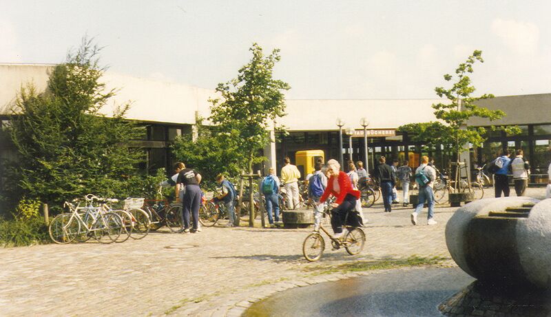 Datei:1980er-Stadtbücherei.jpg