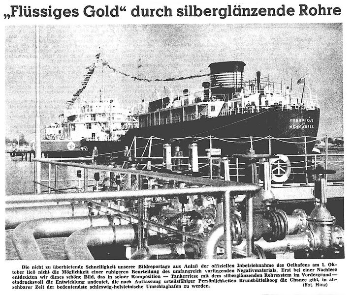 Datei:1959-10-05 0100 Tankerriese im Oelhafen.jpg